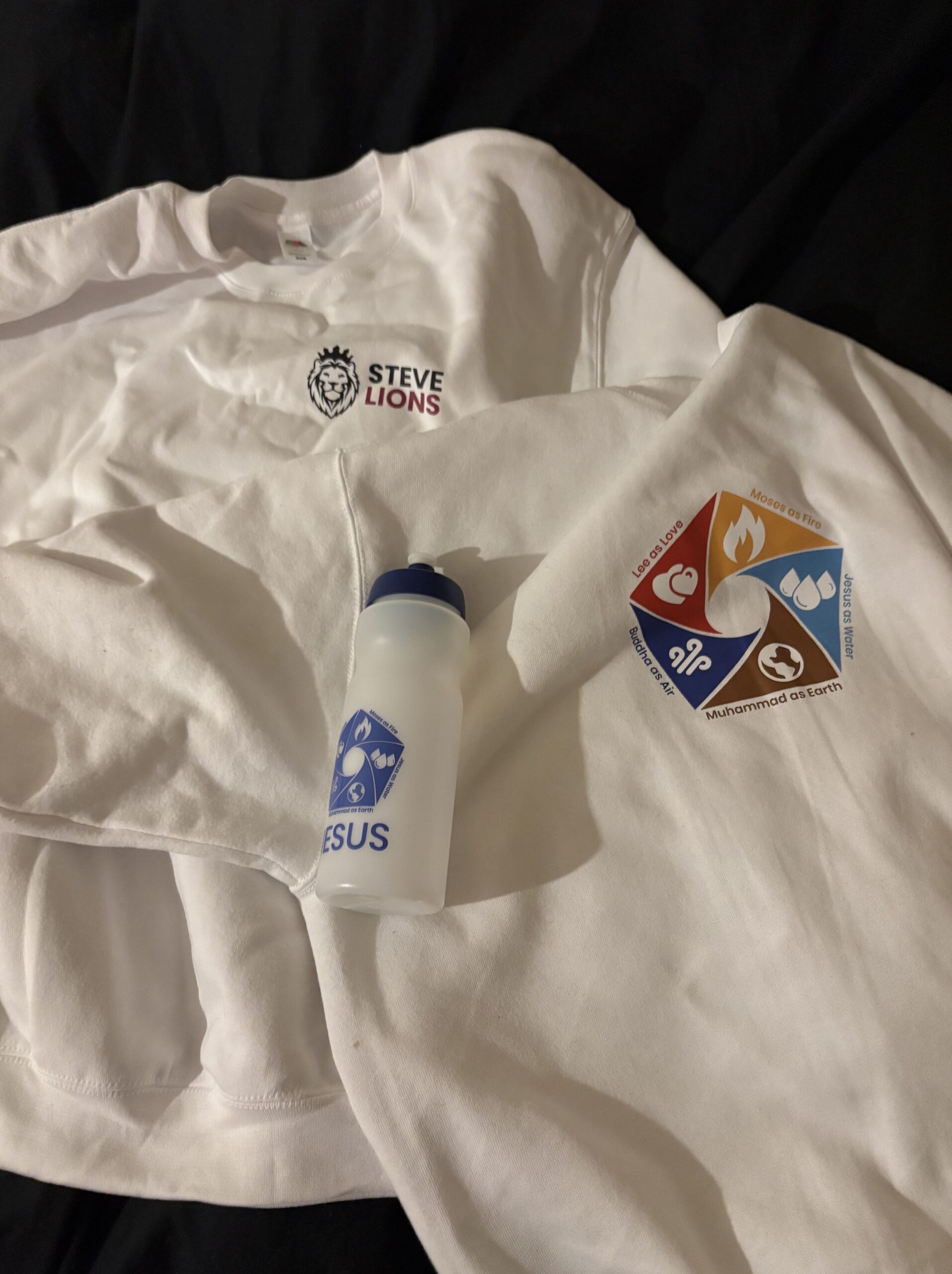 Free sweatshirt, water bottle and £500 when you join